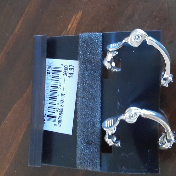 Pretty faux pearl & diamond  clip on earrings - Picture 3 of 3